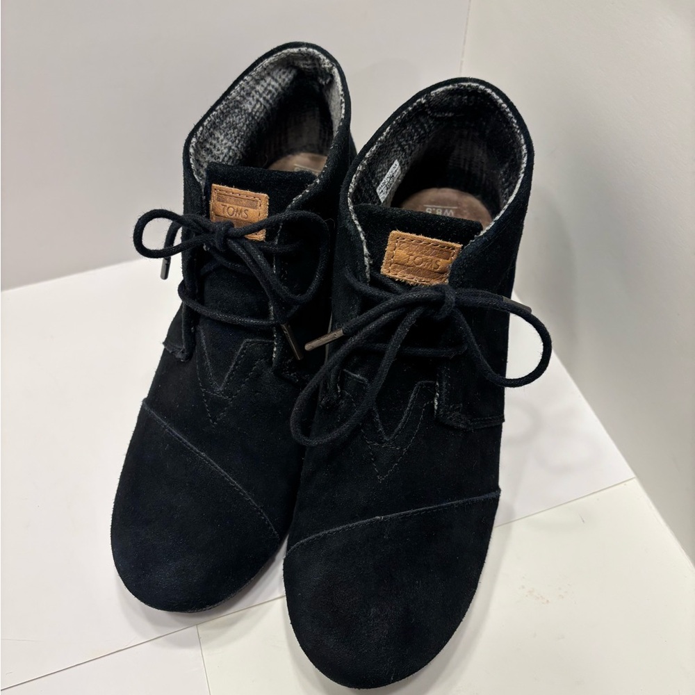 TOMS BOOTIES WEDGE HEELS SHOES SUEDE WOMEN SIZE 8.5  BLACK